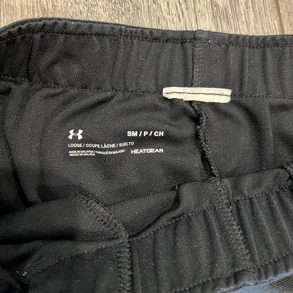 Under Armour Shorts - Picture 2 of 4